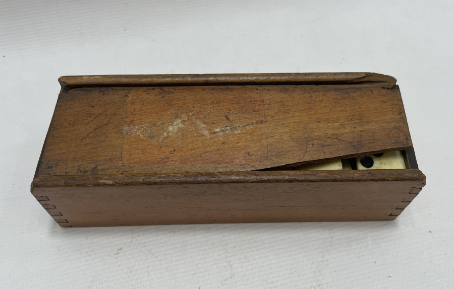 BOYNUZ VE KEMİKTEN MAMUL ANTİKA DOMİNO TAŞLARI