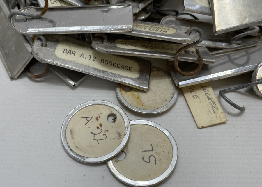 GEMİDEN ÇIKMA ESKİ ASKI VE KAPI FİŞLERİ