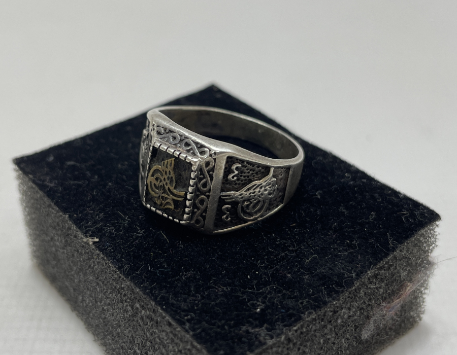 ÜZERİNDE OSMANLI DEVLET ARMASI VE TUĞRA BULUNAN GÜMÜŞ YÜZÜK