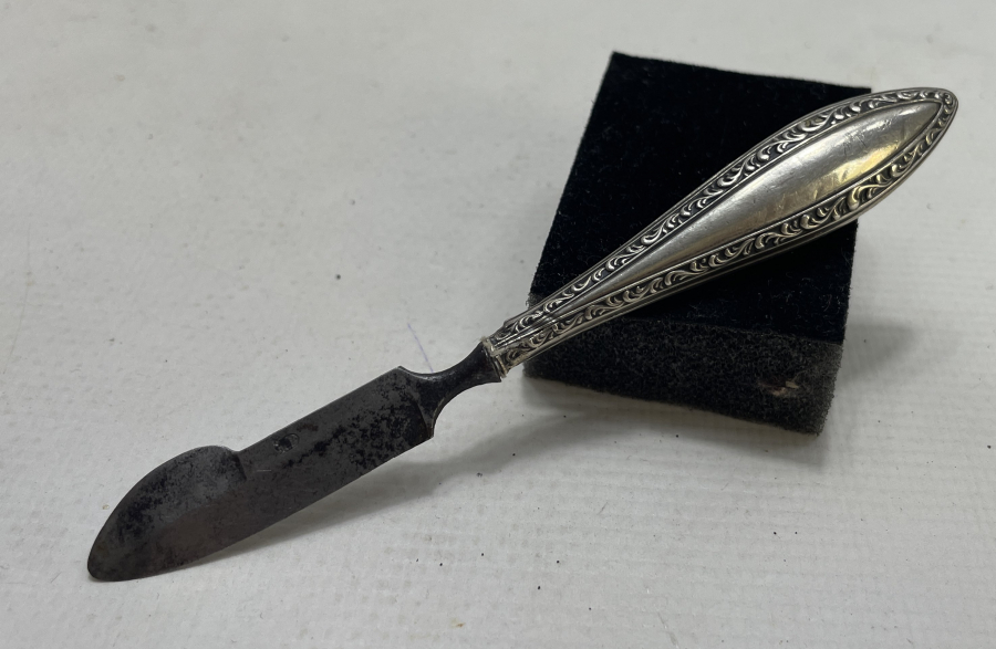 1900 BAŞLARI GÜMÜŞ SAPLI CERRAH BİSTÜRİSİ