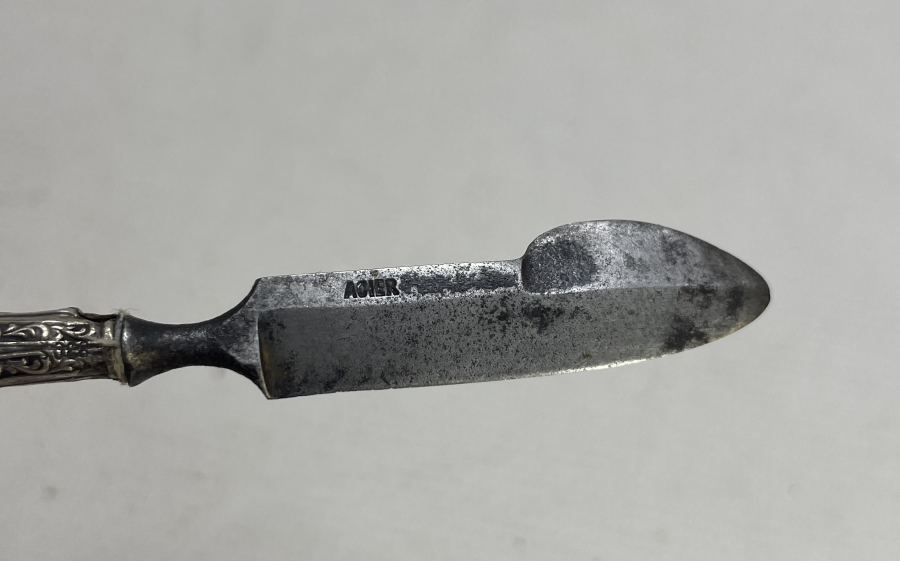 1900 BAŞLARI GÜMÜŞ SAPLI CERRAH BİSTÜRİSİ