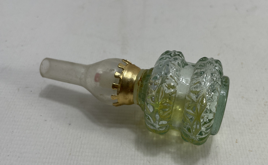 GAZ LAMBASI FORMUNDA KOLONYA ŞİŞESİ