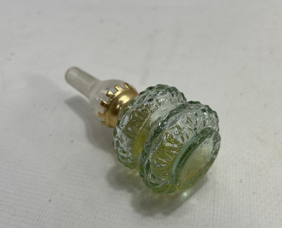 GAZ LAMBASI FORMUNDA KOLONYA ŞİŞESİ