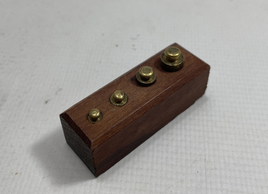 NADİR BOYUTTA AHŞAP KUTUSUNDA KUYUMCU AĞIRLIKLARI