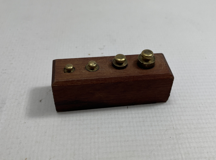 NADİR BOYUTTA AHŞAP KUTUSUNDA KUYUMCU AĞIRLIKLARI