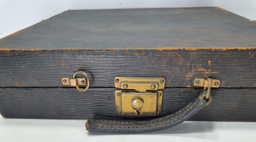 BAĞA GÖRÜNÜMLÜ ORJİNAL ÇANTASINDA ANTİKA SEYAHAT TAKIMI