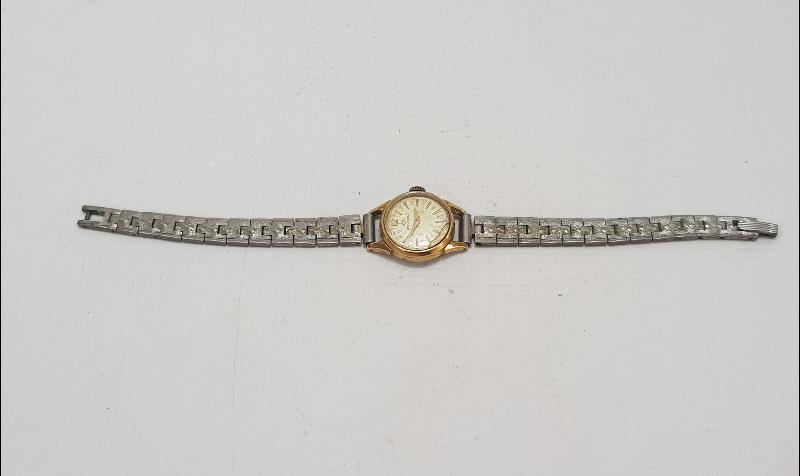 MOVADO MARKA ALTIN KAPLAMA KURMALI KOL SAATİ 