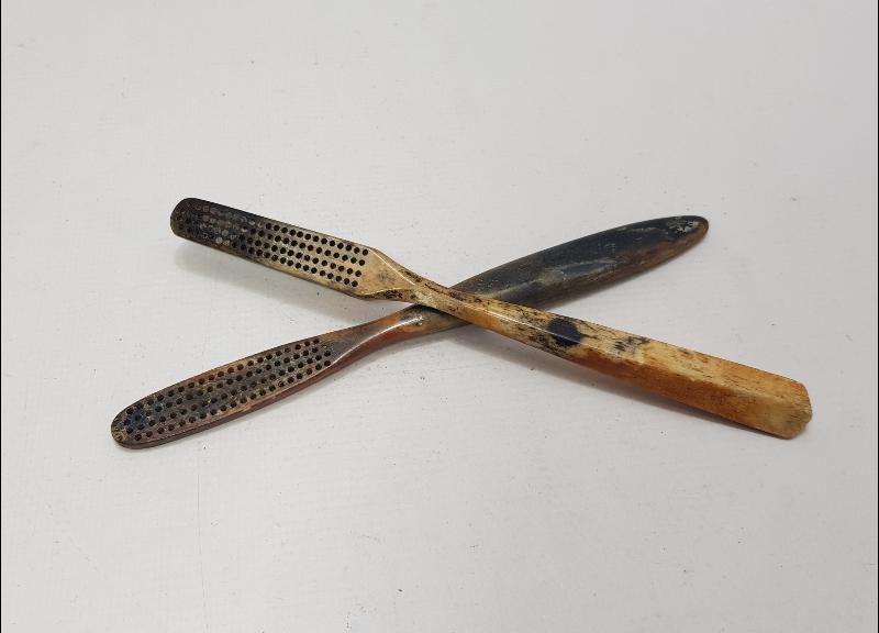 OSMANLI DÖNEMİ İKİ ADET DİŞ FIRÇASI 