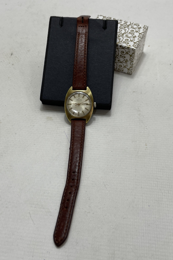 ZENİTH MARKA KURMALI KOL SAATİ