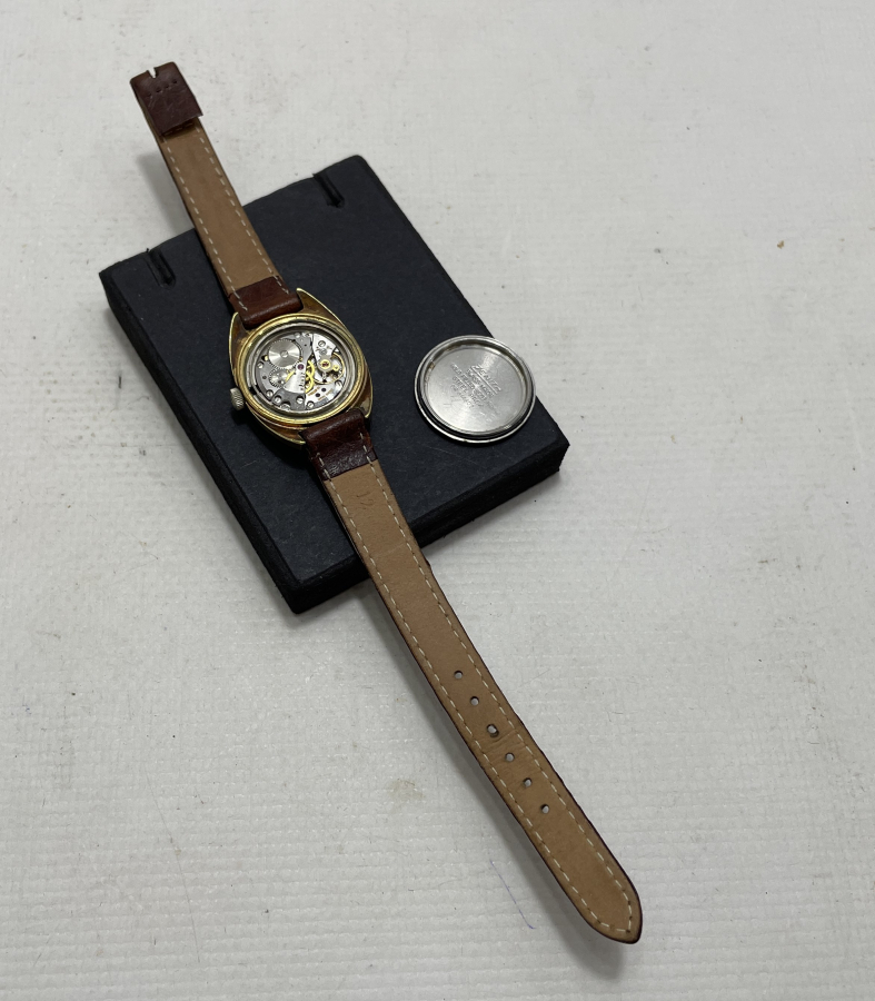 ZENİTH MARKA KURMALI KOL SAATİ