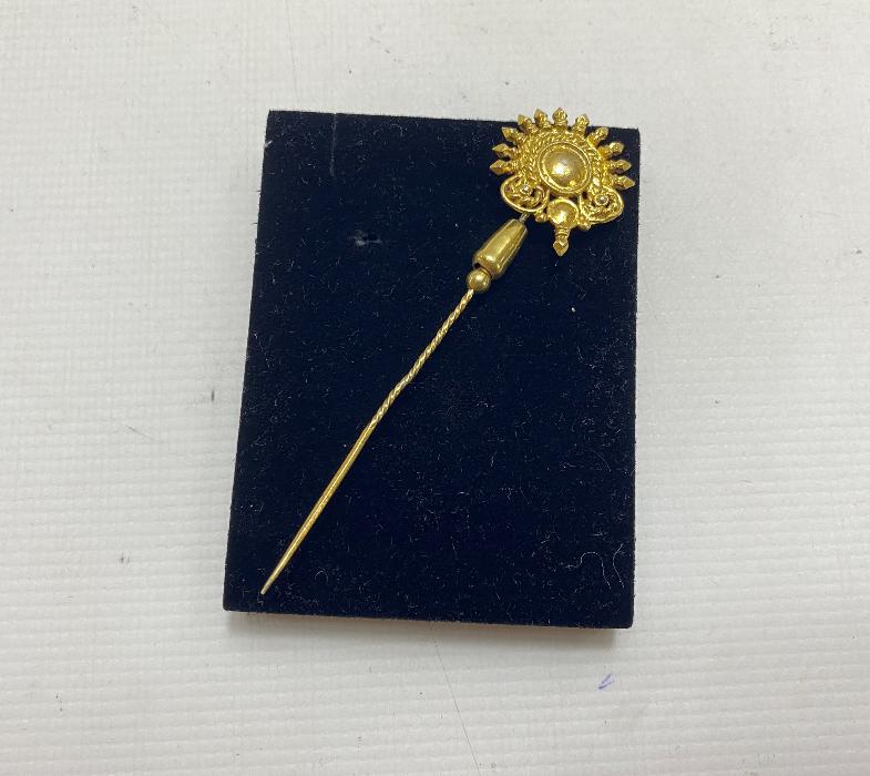 ALTIN VERMEYLİ GÜMÜŞ İĞNELİ BROŞ 