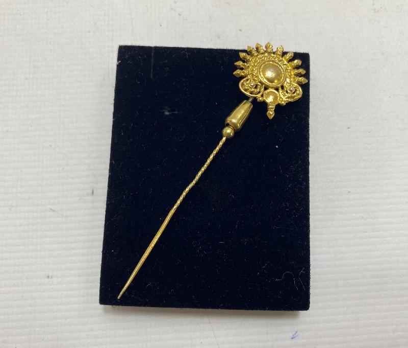 ALTIN VERMEYLİ GÜMÜŞ İĞNELİ BROŞ 