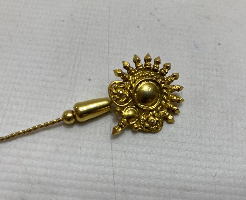 ALTIN VERMEYLİ GÜMÜŞ İĞNELİ BROŞ 