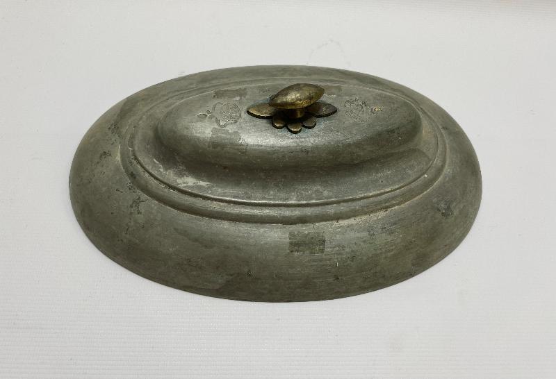 OSMANLICA VE ERMENİCE USTA DAMGALI TABAK KAPAĞI