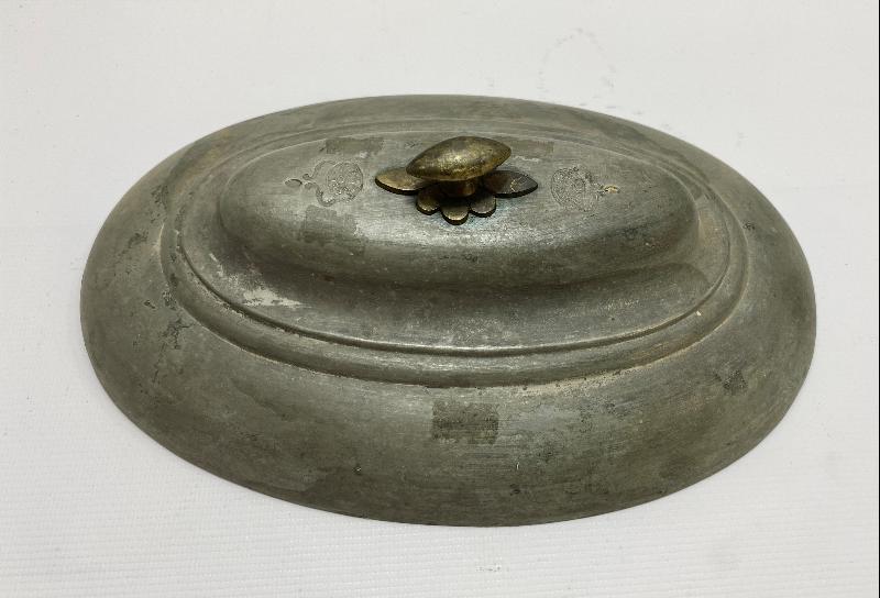 OSMANLICA VE ERMENİCE USTA DAMGALI TABAK KAPAĞI