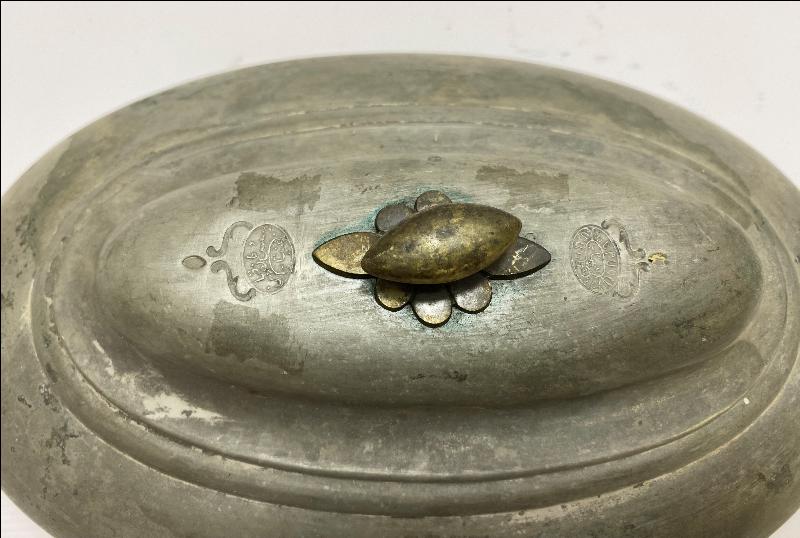 OSMANLICA VE ERMENİCE USTA DAMGALI TABAK KAPAĞI