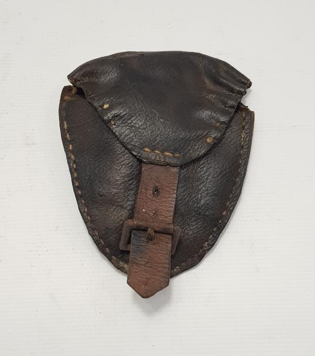 OSMANLI DÖNEMİ DERİ ÇANTASI İÇİNDE KAV ÇAKMAĞI VE ÇAKMAK TAŞI 