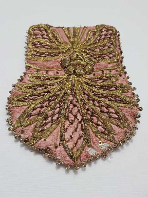 OSMANLI DÖNEMİ İPEK ATLAS ÜZERİ ALTIN SIRMA İŞLEMELİ PARA KESESİ 