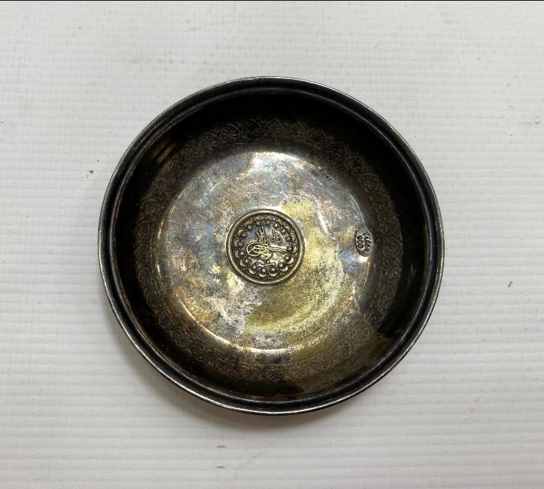 ORTASI TUĞRALI GÜMÜŞ KINA TASI 