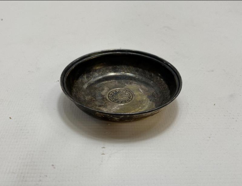 ORTASI TUĞRALI GÜMÜŞ KINA TASI 