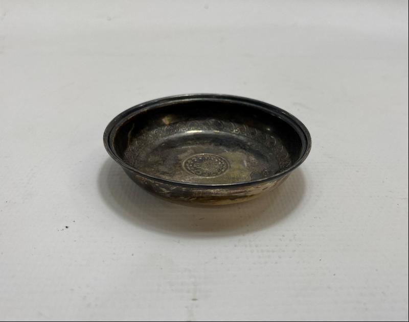 ORTASI TUĞRALI GÜMÜŞ KINA TASI 