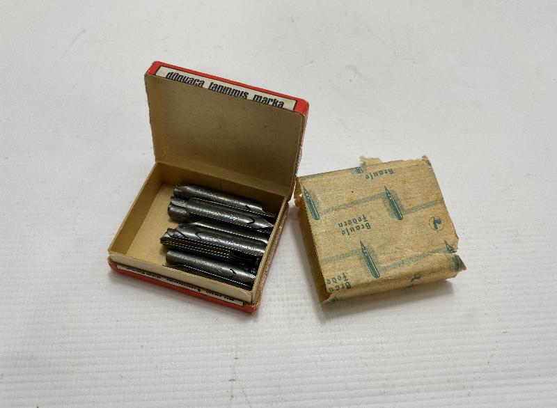 CUMHURİYET İLK DÖNEM OKUL MARKA DİVİT UCU KUTUSU