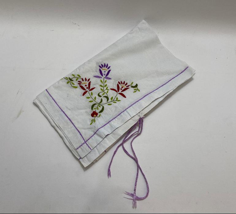 EL İŞLEMELİ MASA ÖRTÜSÜ 