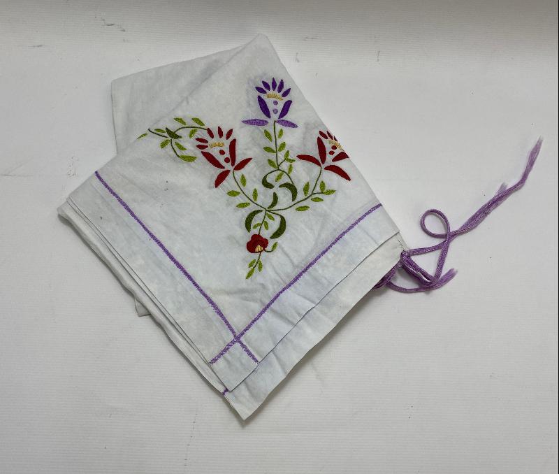 EL İŞLEMELİ MASA ÖRTÜSÜ 