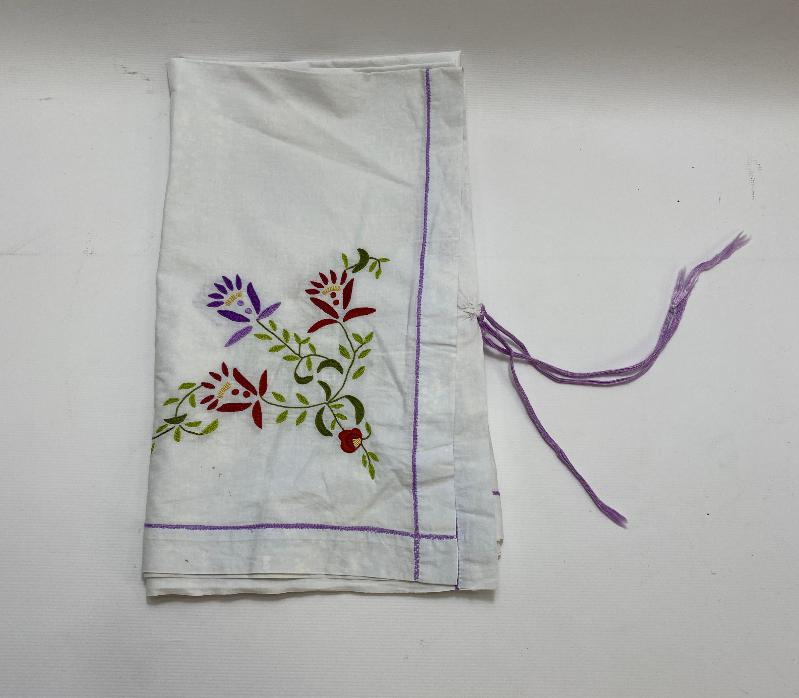 EL İŞLEMELİ MASA ÖRTÜSÜ 