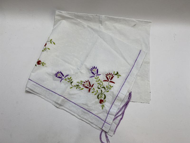 EL İŞLEMELİ MASA ÖRTÜSÜ 