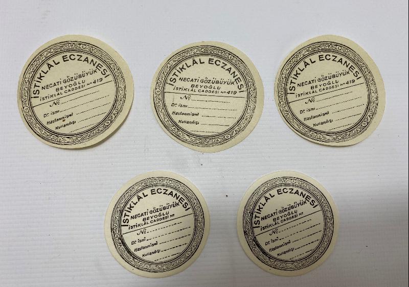 İSTANBUL İSTİKLAL ECZANESİ KUTU ETİKETLERİ VE VİNYET LOTU