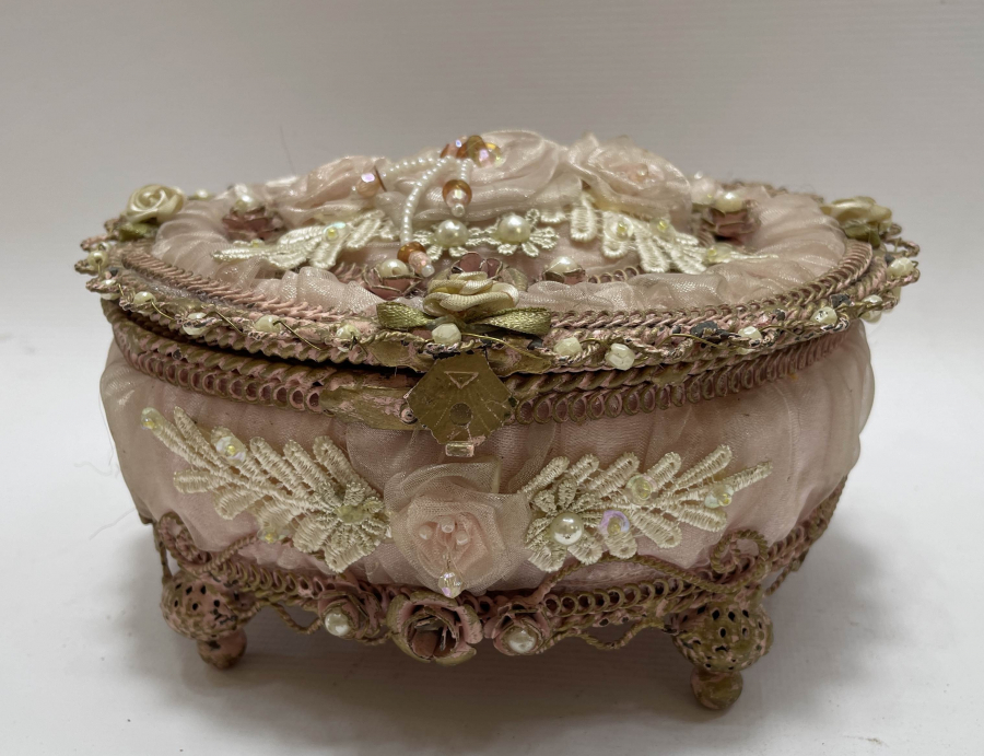 1900 BAŞLARI DUVAKLI MÜCEVHER KUTUSU