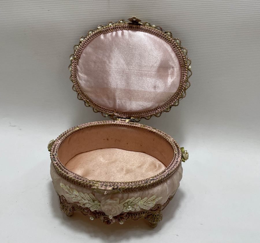 1900 BAŞLARI DUVAKLI MÜCEVHER KUTUSU