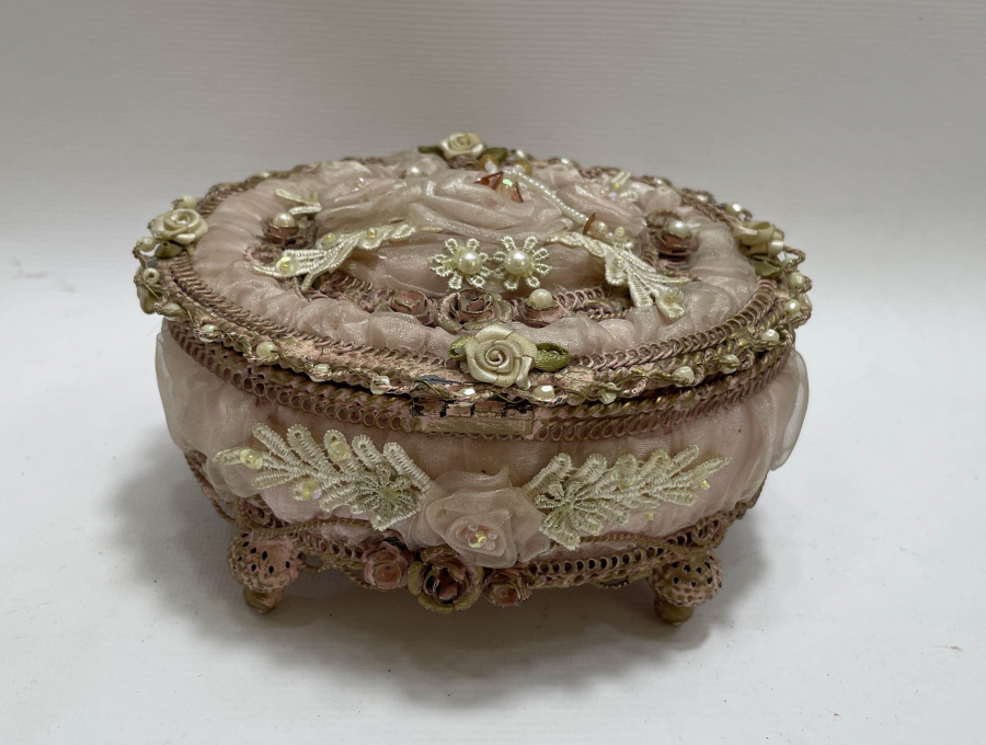 1900 BAŞLARI DUVAKLI MÜCEVHER KUTUSU