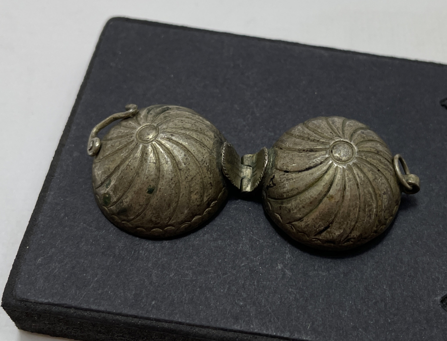 OSMANLI DÖNEMİ ÇARKI FELEK MOTİFLİ GÜMÜŞ SAKIZLIK