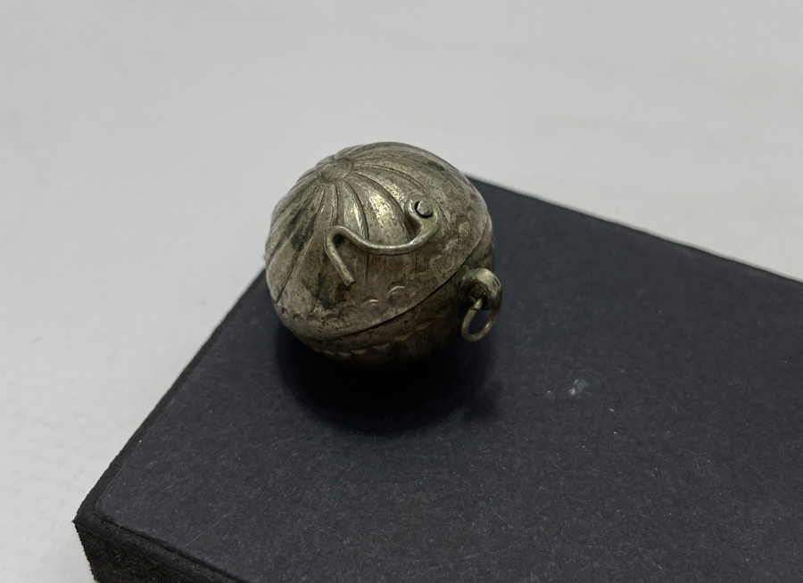 OSMANLI DÖNEMİ ÇARKI FELEK MOTİFLİ GÜMÜŞ SAKIZLIK