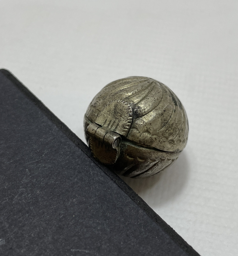 OSMANLI DÖNEMİ ÇARKI FELEK MOTİFLİ GÜMÜŞ SAKIZLIK