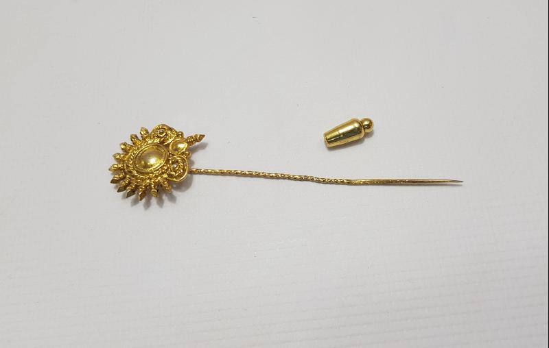 ALTIN VERMEYLİ GÜMÜŞ İĞNELİ BROŞ 