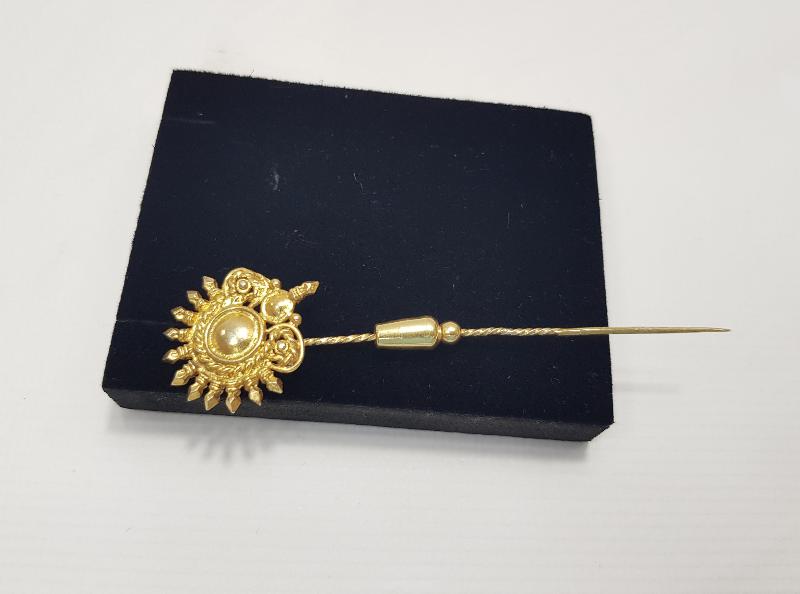 ALTIN VERMEYLİ GÜMÜŞ İĞNELİ BROŞ 