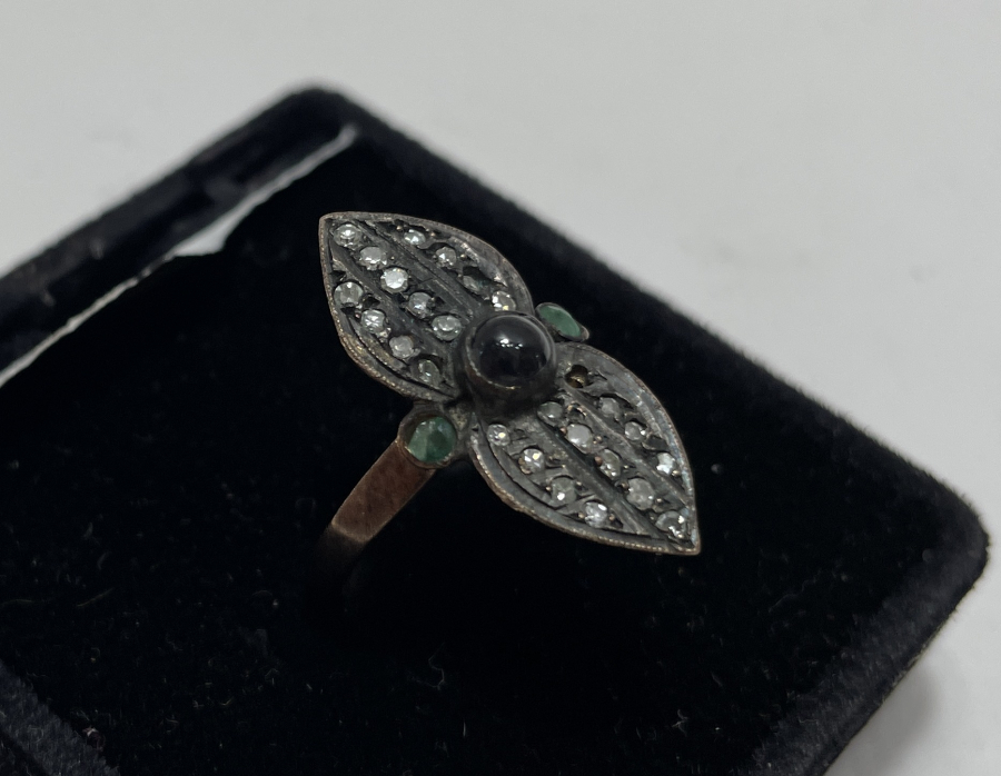 ELMAS ZÜMRÜT VE YAKUT TAŞLARLA SÜSLÜ ANTİKA YÜZÜK