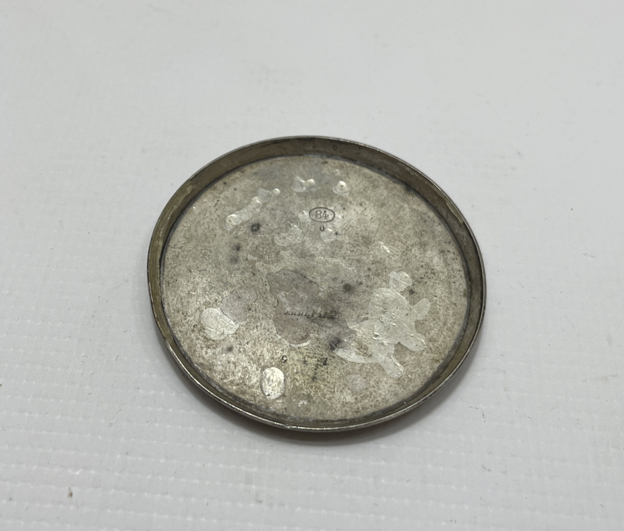 GÜMÜŞ ÜZERİ MİNE İŞÇİLİKLİ CEP SAATİ ARKA KAPAĞI