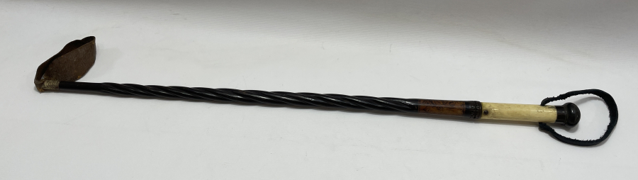 OSMANLI DÖNEMİ İÇİNDE GİZLİ ŞİŞ BULUNAN NADİR FORMDA KAMÇI