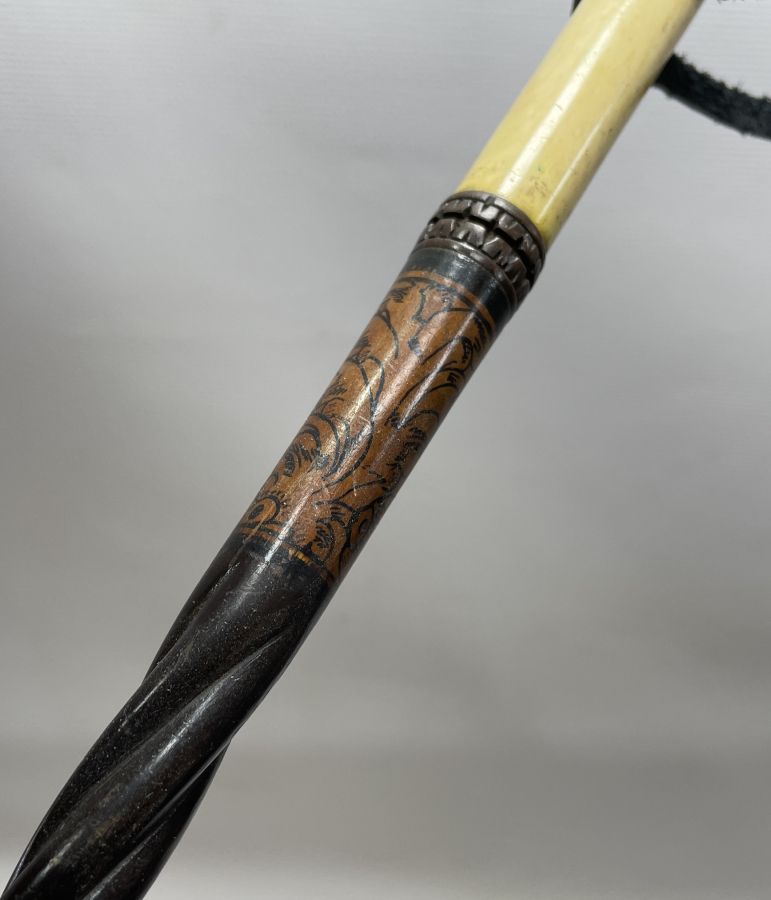 OSMANLI DÖNEMİ İÇİNDE GİZLİ ŞİŞ BULUNAN NADİR FORMDA KAMÇI