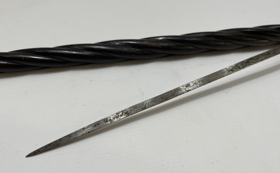 OSMANLI DÖNEMİ İÇİNDE GİZLİ ŞİŞ BULUNAN NADİR FORMDA KAMÇI