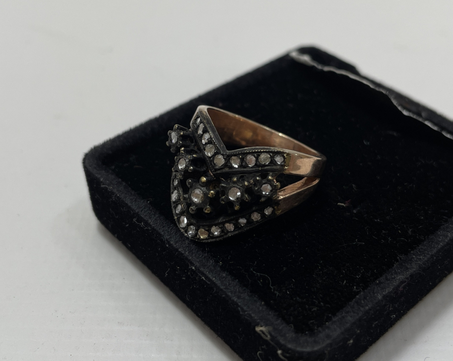 ZİHGİR FORMUNDA ELMASLI YÜZÜK