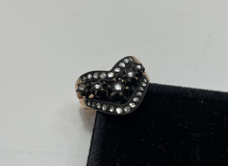 ZİHGİR FORMUNDA ELMASLI YÜZÜK