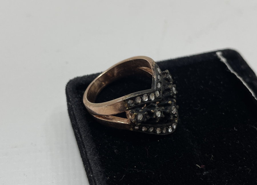 ZİHGİR FORMUNDA ELMASLI YÜZÜK