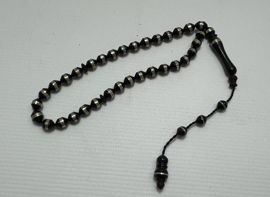 KUKA ÜZERİ GÜMÜŞ SARMA İŞÇİLİKLİ TESBİH