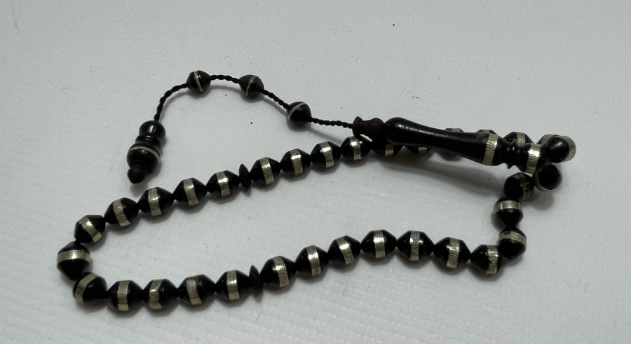 KUKA ÜZERİ GÜMÜŞ SARMA İŞÇİLİKLİ TESBİH