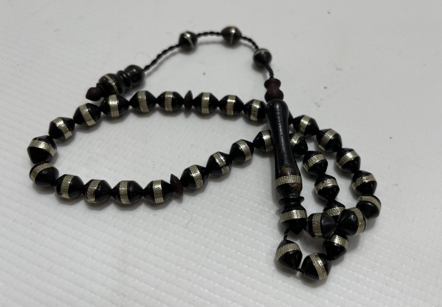 KUKA ÜZERİ GÜMÜŞ SARMA İŞÇİLİKLİ TESBİH